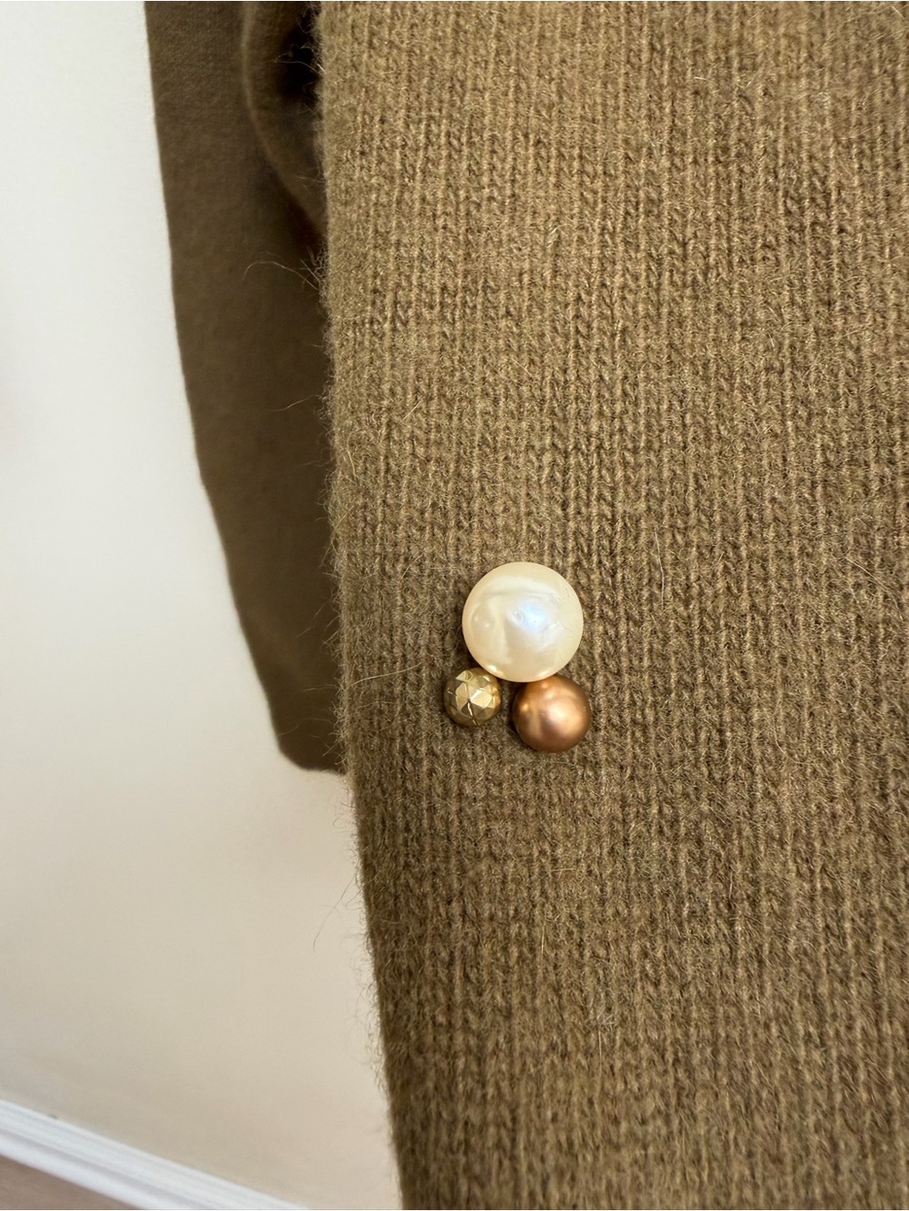 Oriental Vintage Olive Pearl-Embellished Knit Cardigan - Picture 3 of 6